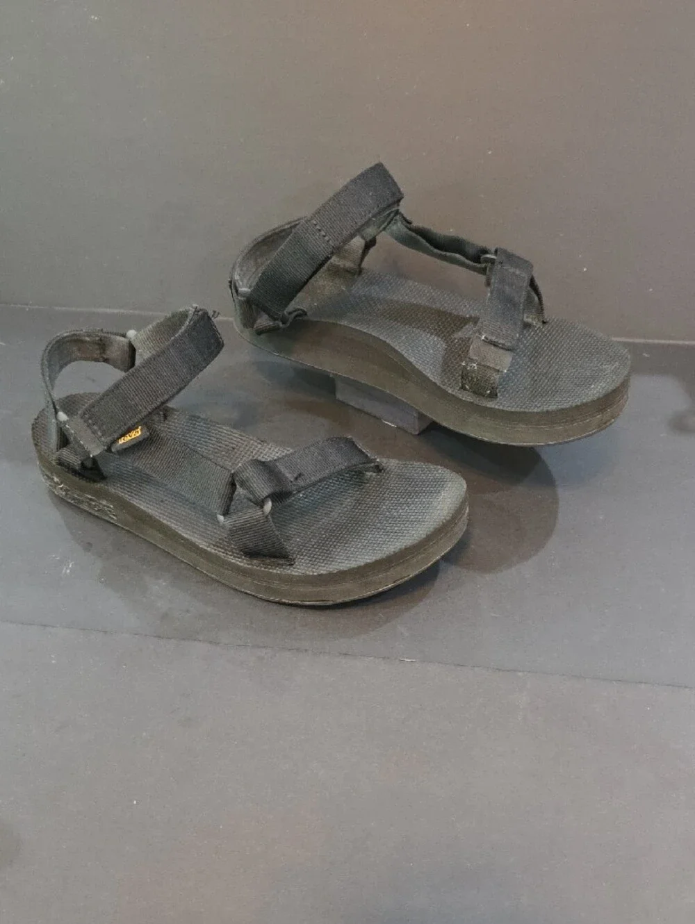 Teva Women's 0Black Webbing Sandals Size 9